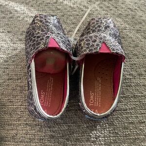 Tom’s toddler size 4